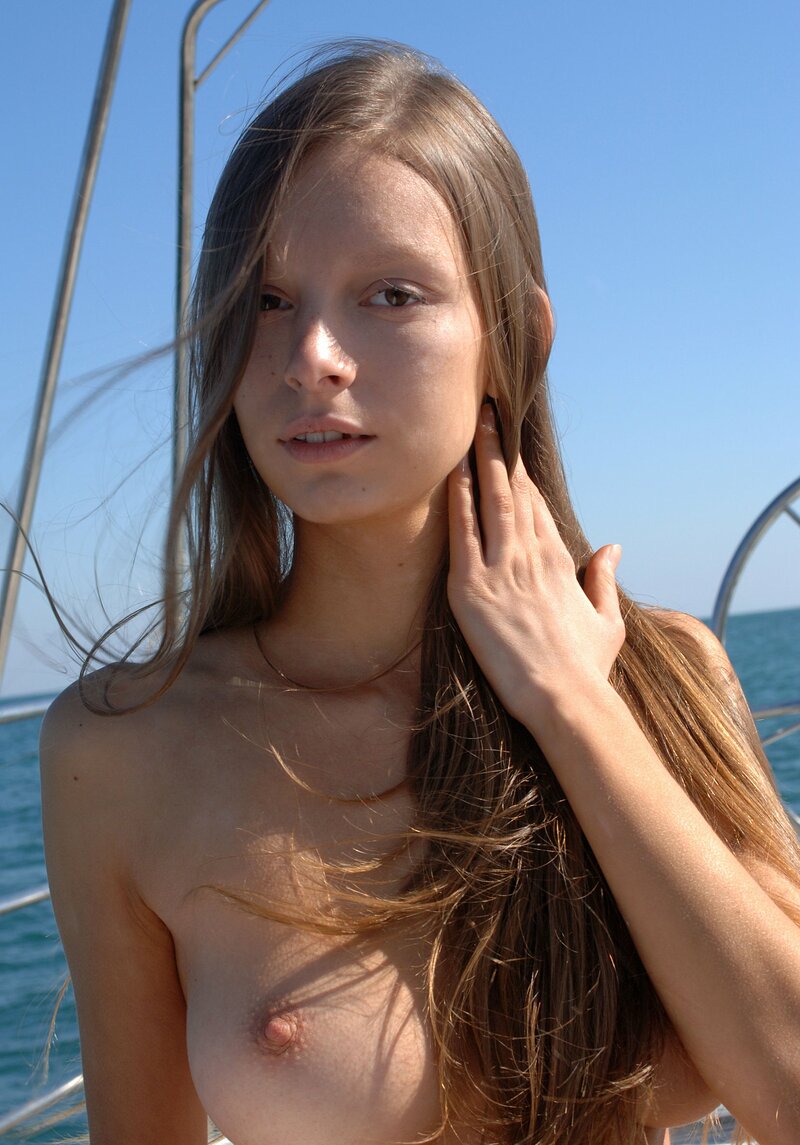 Виктория, 18